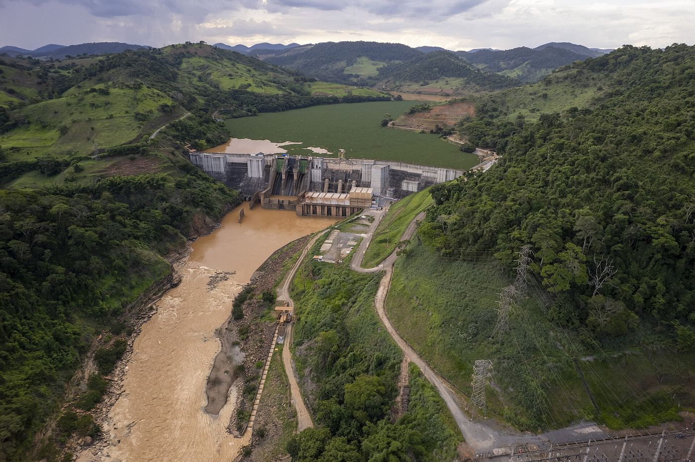 Rio Doce com água barrenta visto do alto